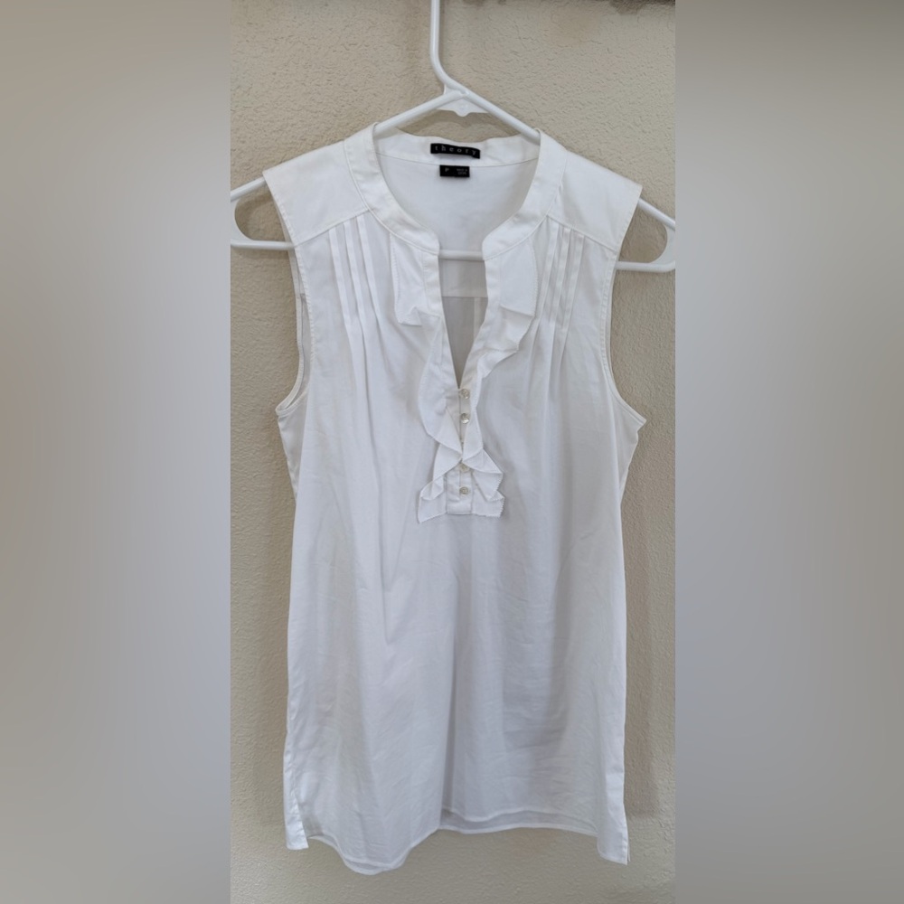 Theory white v~neck ruffled button down blouse. Size XS. Like new.